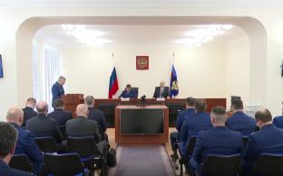Губернатор Денис Паслер обсудил работу сферы ЖКХ Среднего Урала