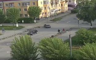 Автовладелец и велосипедист не поделили дорогу на улице Чкалова