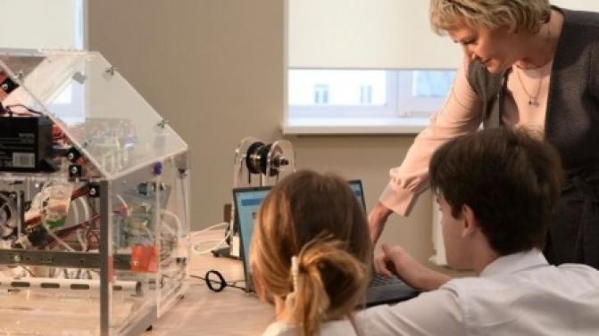 Губернатор Свердловской области Денис Паслер направил на капитальный ремонт школ региона в 2026 году 1,15 миллиарда рублей