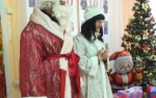 Новогодние подарки юным горожанам, ледовый городок и массовое катание на коньках