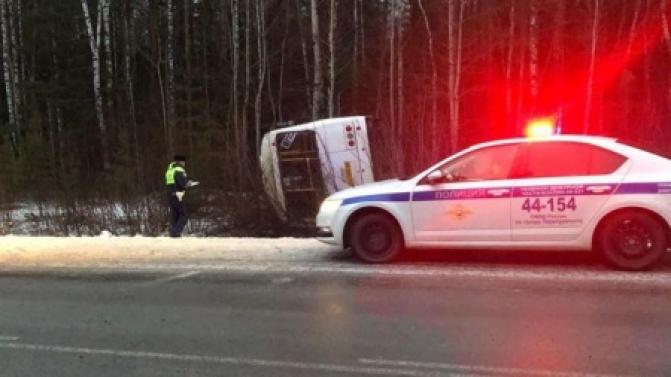 Под Первоуральском перевернулся пассажирский автобус