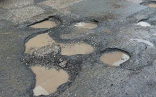 Прокуратура Первоуральска обратилась в суд с иском о приведении региональных автомобильных дорог в нормативное состояние