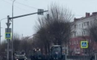 Первоуральские коммунальщики вышли на борьбу с первым снегопадом