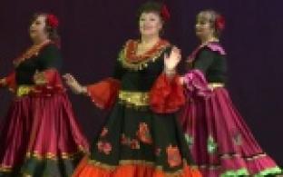 Танцы, стихи и музыку цыганской культуры представили первоуральской публике