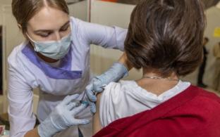 Стартовала вакцинация против гриппа в торговых центрах Екатеринбурга, Каменска-Уральского, Первоуральска и Асбеста