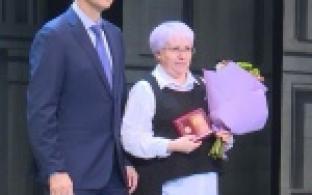 Более 40 педагогов получили звание «Заслуженный учитель Свердловской области»