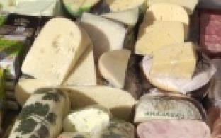 Сочное мясо, нежный сыр и копчённые колбаски – всё это лишь небольшая часть ассортимента Белорусской ярмарки