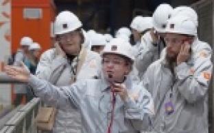 Первые туристы посетили первоуральский металлургический гигант