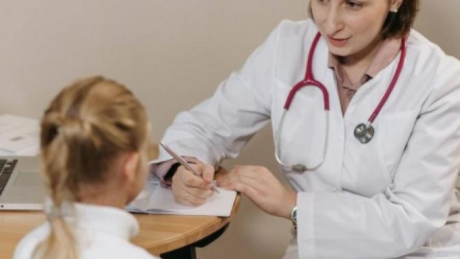 Первоуральские медики провели профилактические беседы с родителями и организовали обследования детей в преддверии нового учебного года