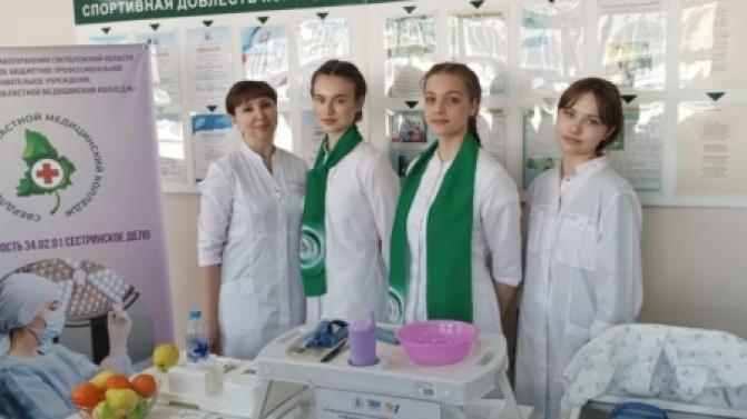 Почти 12 тысяч заявлений подали уральские абитуриенты в Свердловский областной медицинский колледж