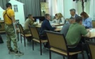 Помочь решить бытовые вопросы, собрать документы для лечения и рассказать о трудоустройстве