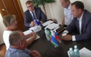 Реконструкция сетей отопления и водоснабжения, качество жилищно-коммунальных услуг, ремонт дорог и тротуаров