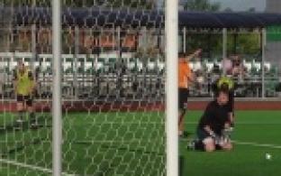 В этих играх нет грубых фолов, ведь на поле выходят коллеги