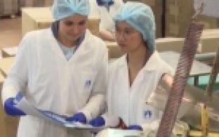 Студенты-международники занимаются переводами этикеток и ищут клиентов за рубежом