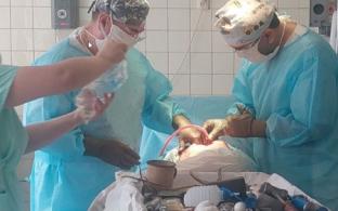 Врачи травматологического отделения Первоуральской городской больницы заменили разрушенный тазобедренный сустав у пациентки, которой нет и 30 лет