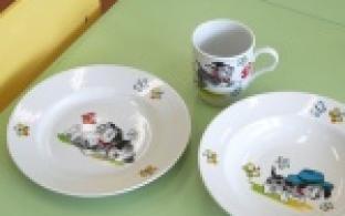 600 наборов посуды, которая специально подобрана для малышей, передали детским садам Первоуральска