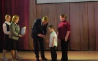 Более трёхсот школьников и дошколят сегодня чествовали на церемонии, посвящённой одарённым первоуральцам