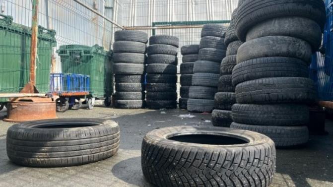 Свердловчане за год сдали почти 40 тысяч автомобильных шин