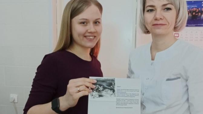 В Первоуральской больнице будущих мам поздравили с Днём беременных