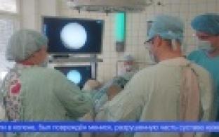 Первоуральские врачи провели первую в городе малотравматичную операцию на коленном суставе