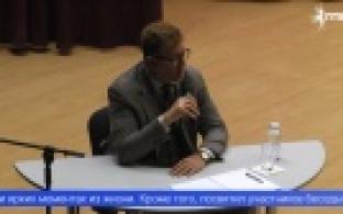 Около 200 первоуральских студентов пришли на встречу с главой города