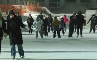 Почти 500 первоуральцев встали на коньки на первом в этом сезоне массовом прокате