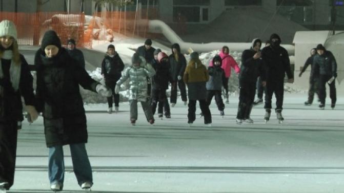Почти 500 первоуральцев встали на коньки на первом в этом сезоне массовом прокате