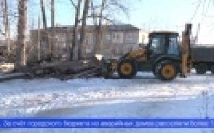 Ещё один аварийный дом сегодня снесли в Первоуральске