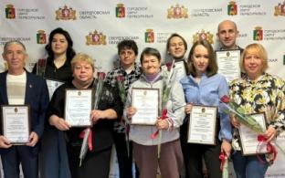 Первоуральцев отметили за активную волонтёрскую деятельность и многолетний добросовестный труд