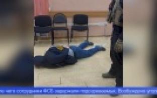 Хотели дать взятку за приёмку дорожных работ, но были задержаны с поличным