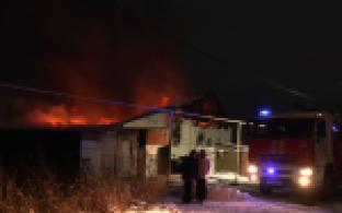 В микрорайоне Ельничный вспыхнул пожар