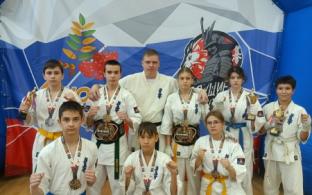 11 медалей и 2 чемпионских пояса привезли первоуральские каратисты с межрегионального фестиваля