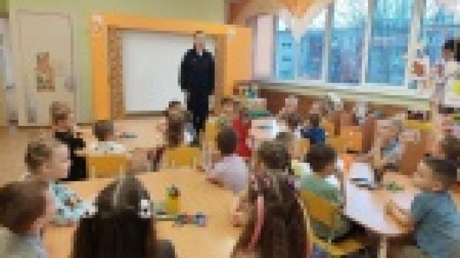 Инспекторы ГИБДД провели профбеседу с дошкольниками