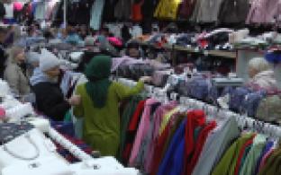 Десятки горожан собрались на открытие нового магазина одежды для всей семьи