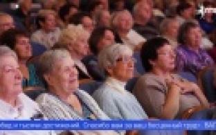 Для ветеранов градообразующего предприятия организовали праздничные концерты