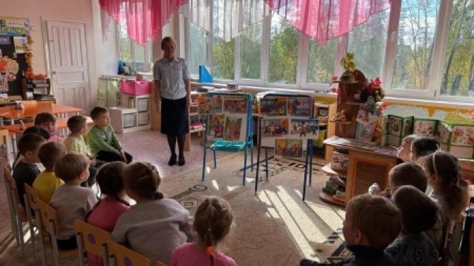 В Первоуральске сотрудники Госавтоинспекции посетили детский сад №42