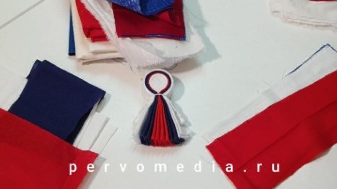 В Первоуральске прошёл мастер-класс "Куколка в цветах российского флага"