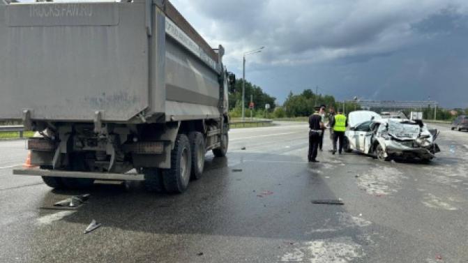 В Первоуральске сотрудники Госавтоинспекции выясняют обстоятельства ДТП с пятью пострадавшими