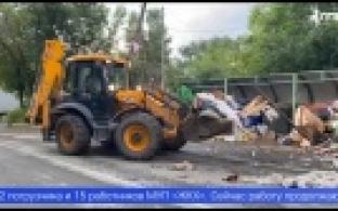 Городские коммунальные службы приступили к уборке мусора на контейнерных площадках