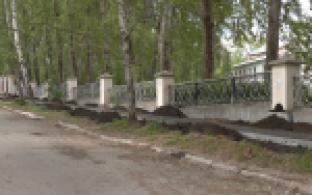 Ход ремонта тротуаров, лестниц и пандусов для маломобильных горожан проверил глава Первоуральска Игорь Кабец