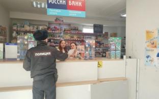 Полицейские проводят профилактические беседы с первоуральцами