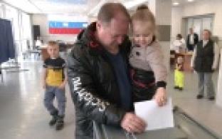 На выборы президента России первоуральцы сегодня идут с самого утра