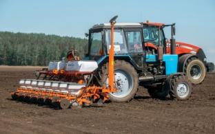 Более 500 миллионов рублей на закупку сельхозтехники выделят уральским аграриям