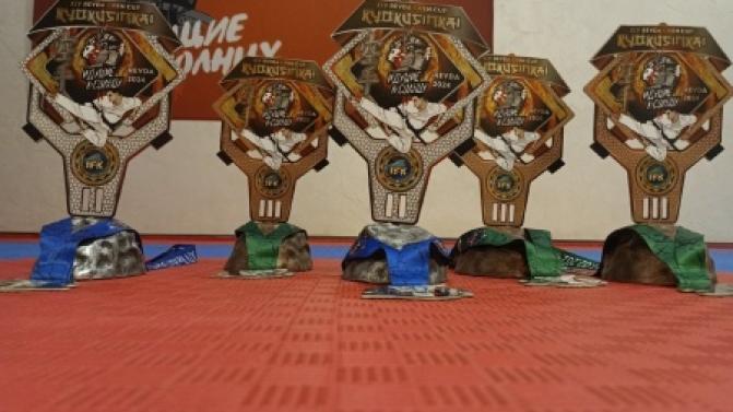 Первоуральске каратисты привезли 5 медалей с Международных соревнований