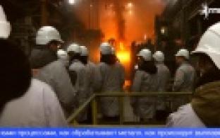 Для первоуральских студентов провели экскурсию по градообразующему предприятию