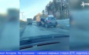 Сотрудники Госавтоинспекции выясняют причины смертельного ДТП