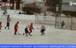 Чемпионат России по хоккею с мячом продолжается в Первоуральске