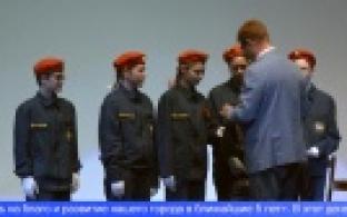 Учителей, спортсменов и деятелей культуры наградили в Первоуральске