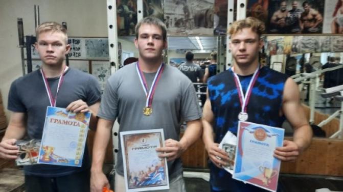 Первенство по гиревому спорту прошло в Первоуральске