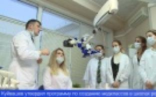 Открытый урок для свердловских школьников провели в стоматологии